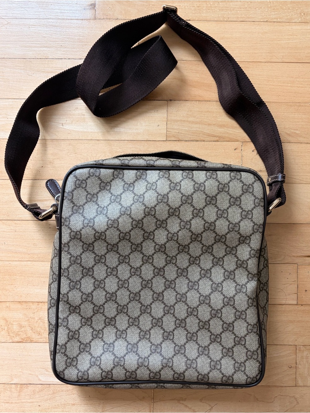 Gucci GG Supreme Messenger Bag - Picture 3 of 17